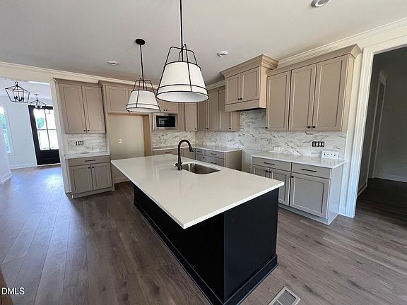5th image of 6036 Scalybark Rd