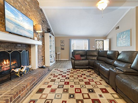 5th image of 210 Bass Rd