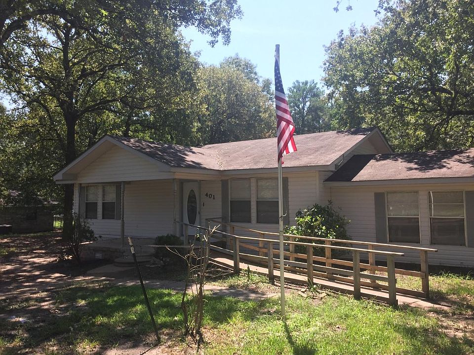 View of the front of the house