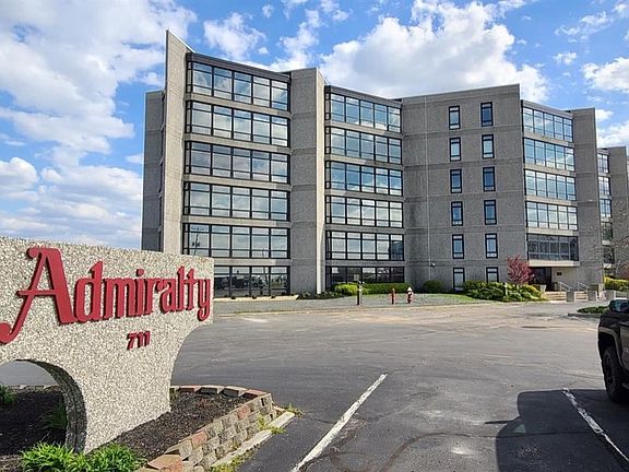 3rd image of 711 W Lakeshore Dr #102