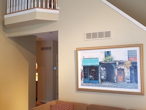 3rd image of 1394 Lake Shore Blvd