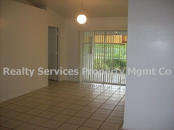 4th image of 302 NE 18th Pl