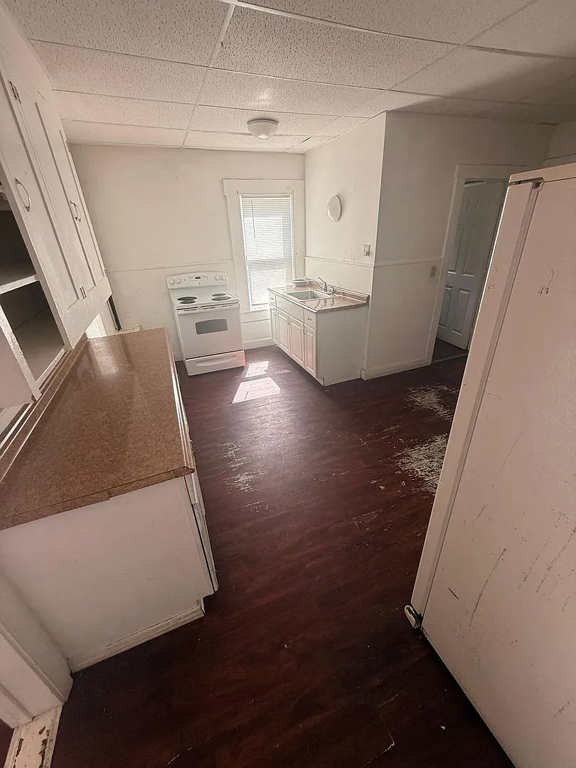 166-168 W Main Street — Photo 1