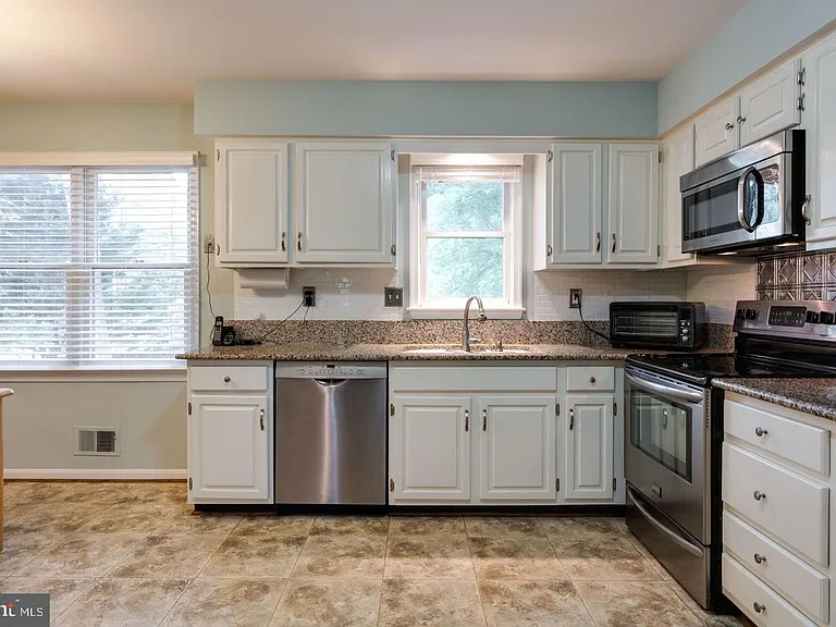 8019 Daffodil Ct — Photo 10