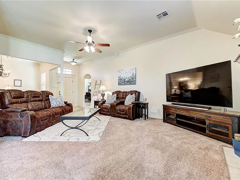 3009 Elmo Way — Photo 16