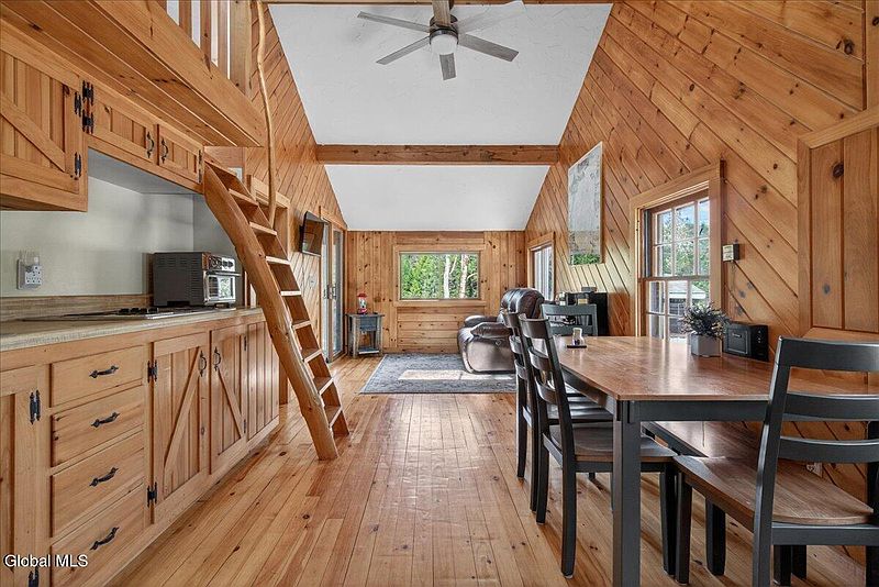 5th image of 26 Sullivan Way