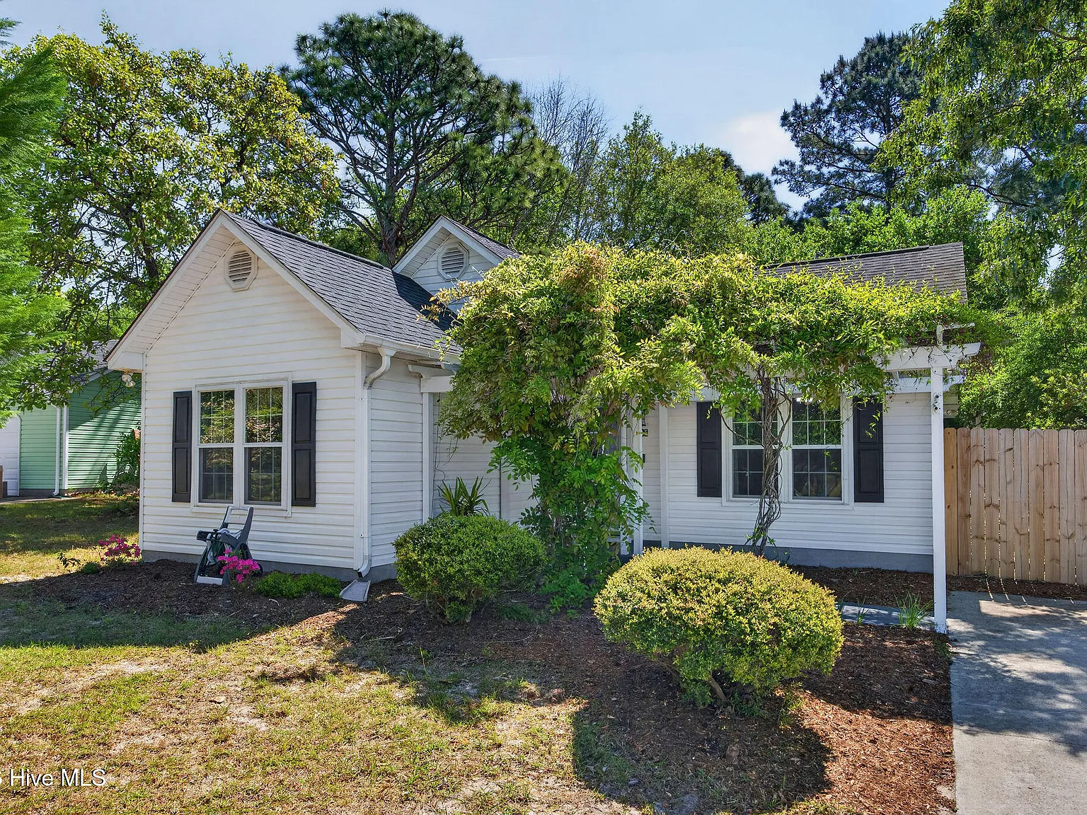 3 bed, 2.0 bath, 1216 sqft, $1,650 — Photo 3