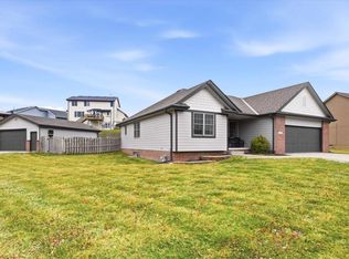 21949 Bobwhite Ave, Gretna, NE 68028