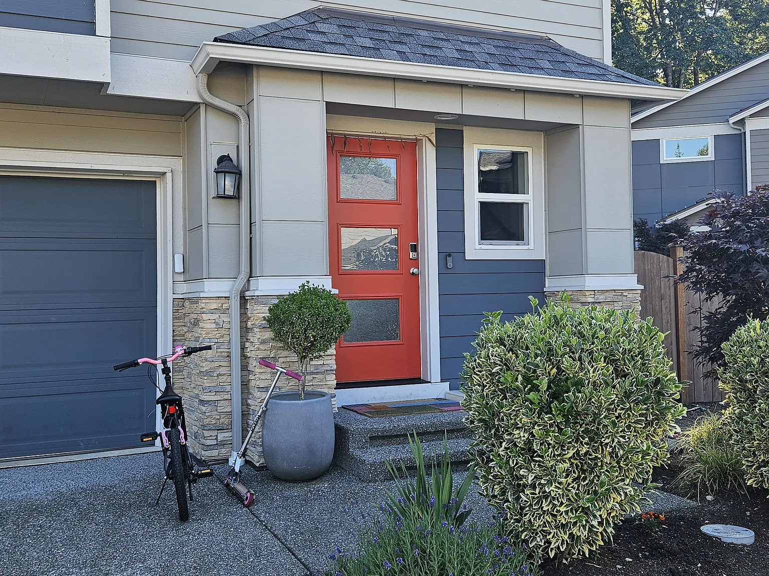 4 bed, 2163 sqft, $3,499 — Photo 2