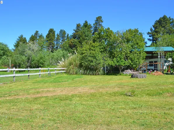 150 S 3rd St, Lakeside, OR 97449