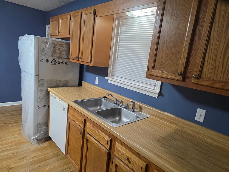 103 Stanford Cir #9 — Photo 5