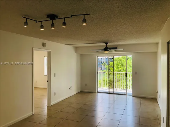 8260 SW 210th St APT 210, Cutler Bay, FL 33189