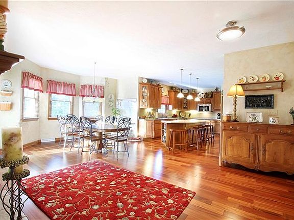 4th image of 115 Oakview Dr