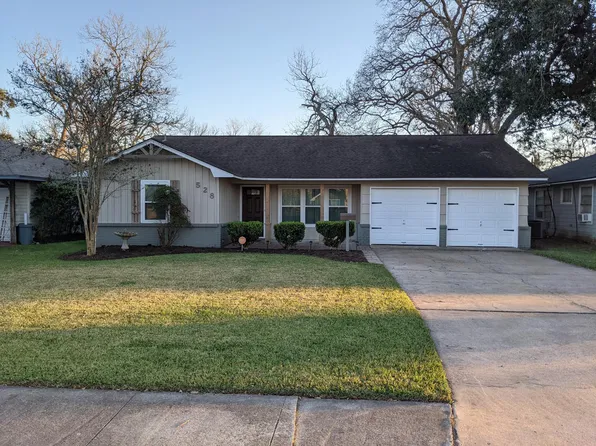 528 Wisteria St, Lake Jackson, TX 77566