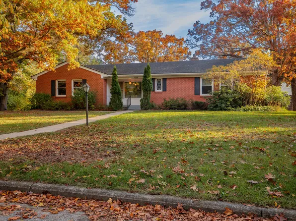 610 Birchwood Ct SE, Lowell, MI 49331