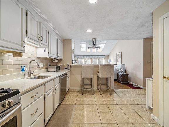 3rd image of 21 Tulip Cir #21