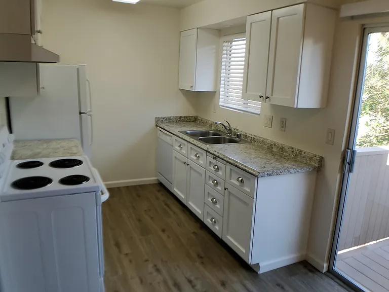 1671 Bramble Pl — Photo 5