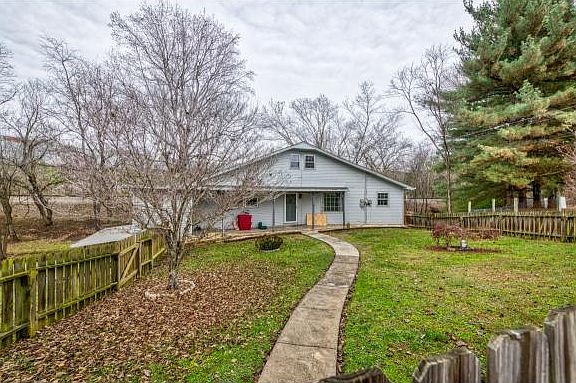 2nd image of 559 Hilltop Dr