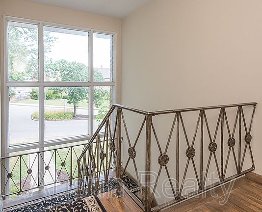 5th image of 8121-8123 Whitburn Dr