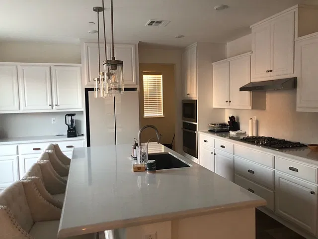 5 bed, 3252 sqft, $5,500 — Photo 2
