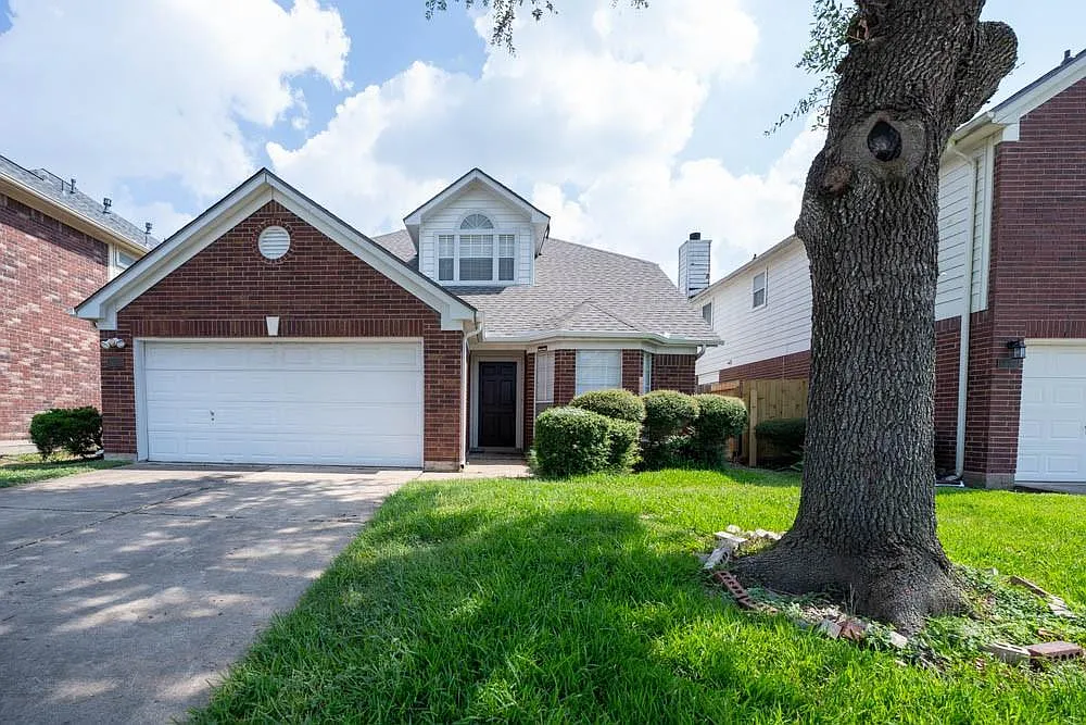 3 bed, 2.5 bath, 1953 sqft, $2,300 — Photo 1
