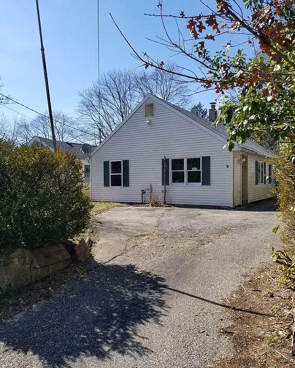 75 River Dr