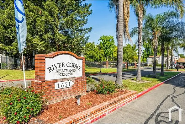 2 bed, 974 sqft, $1,899 — Photo 2