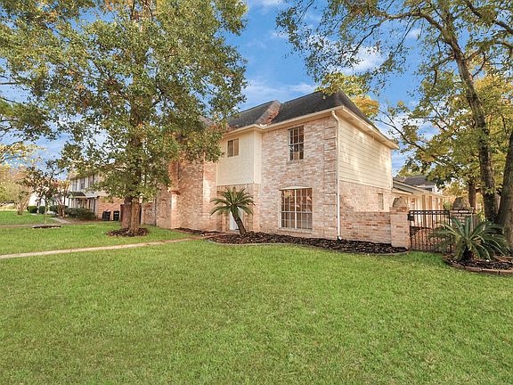 3rd image of 3919 Fernglade Dr