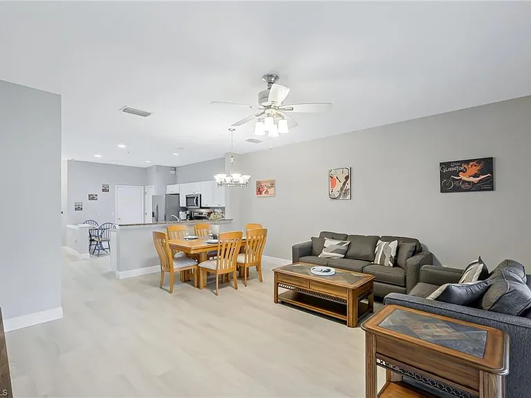836 Hampton Cir #171 — Photo 5