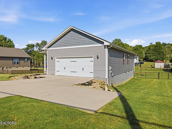 3rd image of 1608 Tazewell Pike