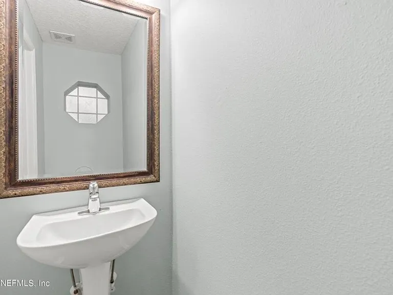 11565 Hickory Oak Dr — Photo 3