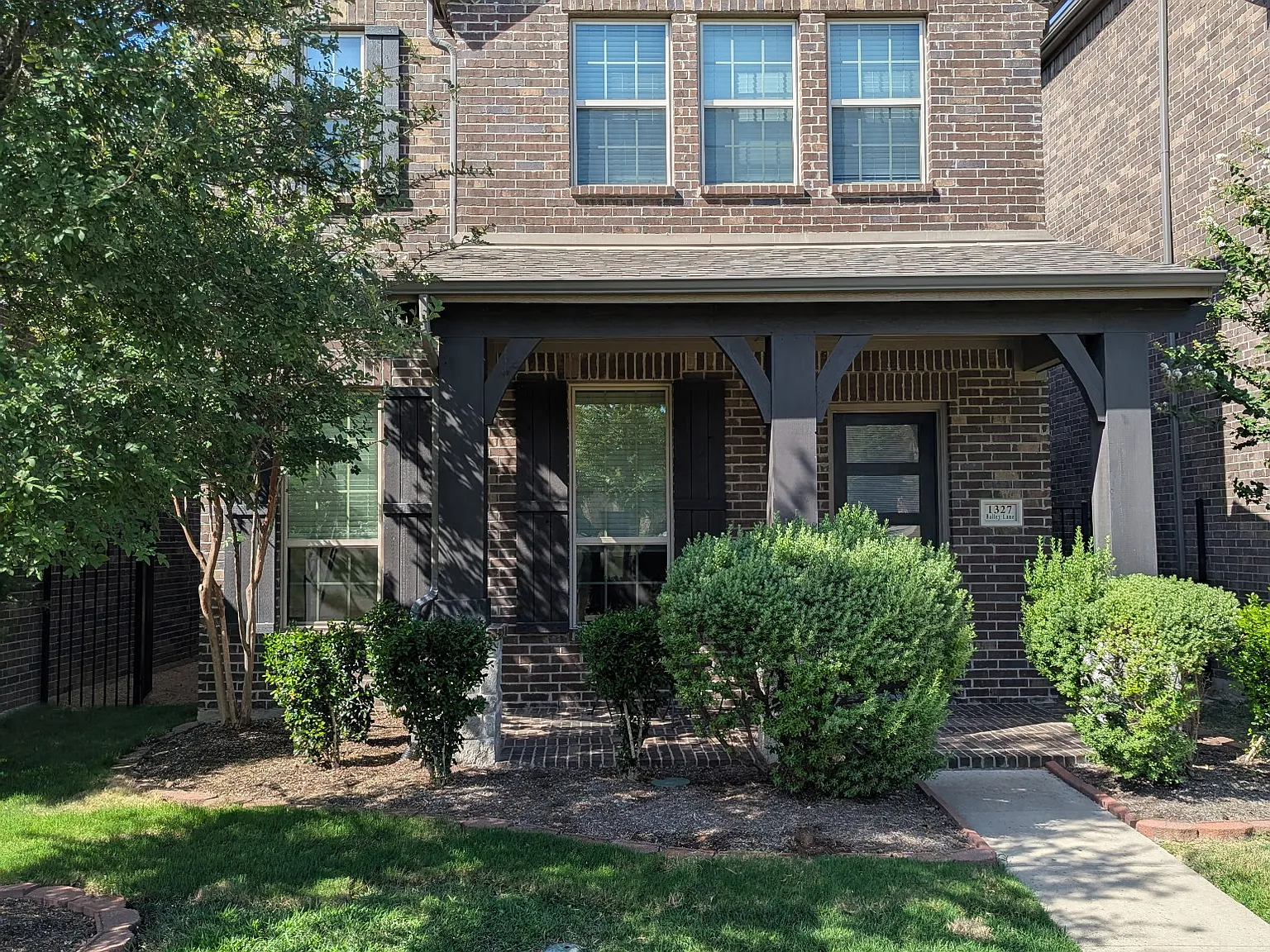 3 bed, 2.5 bath, 2283 sqft, $3,000 — Photo 2