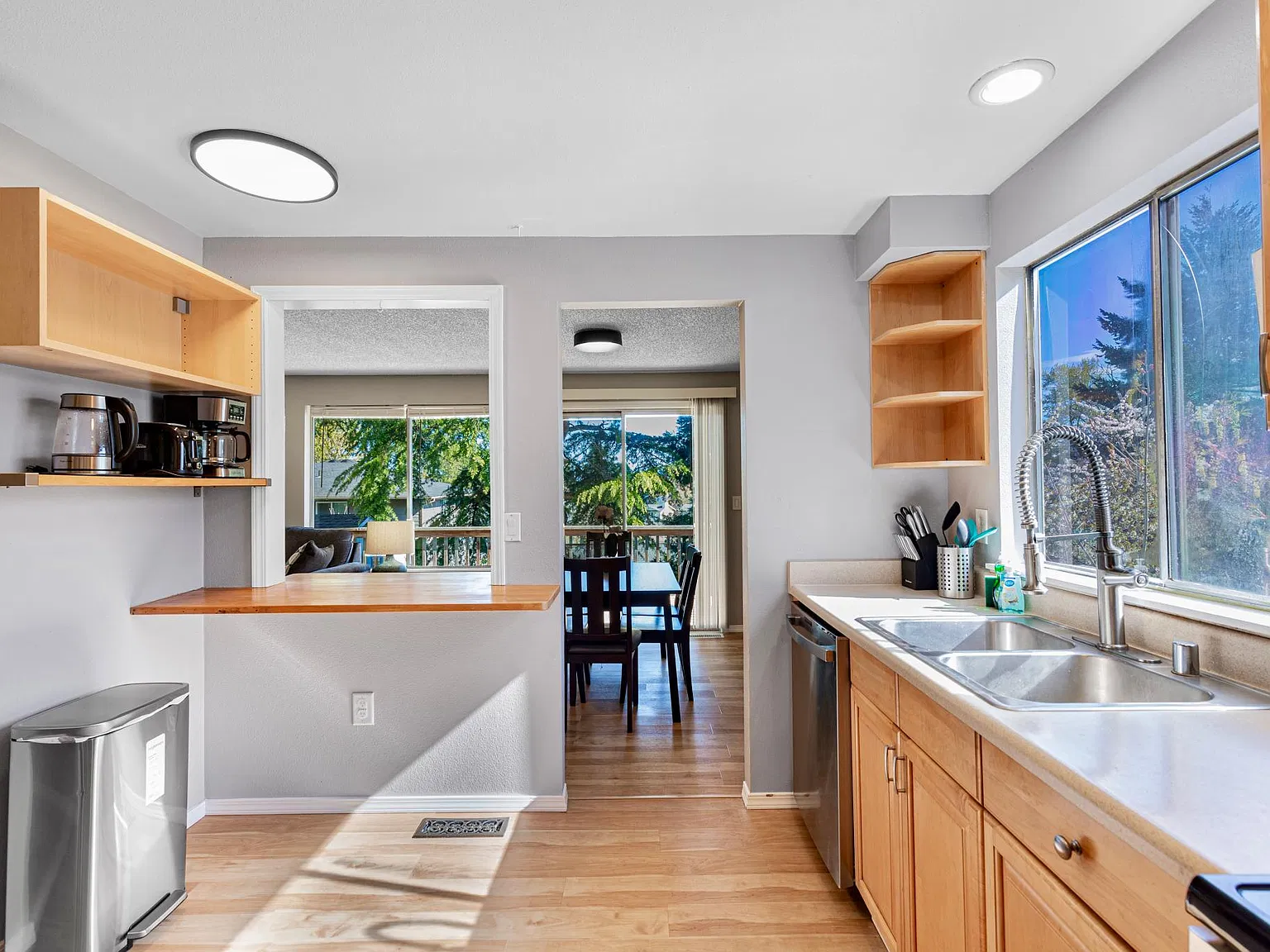 4 bed, 2430 sqft, $6,000 — Photo 3