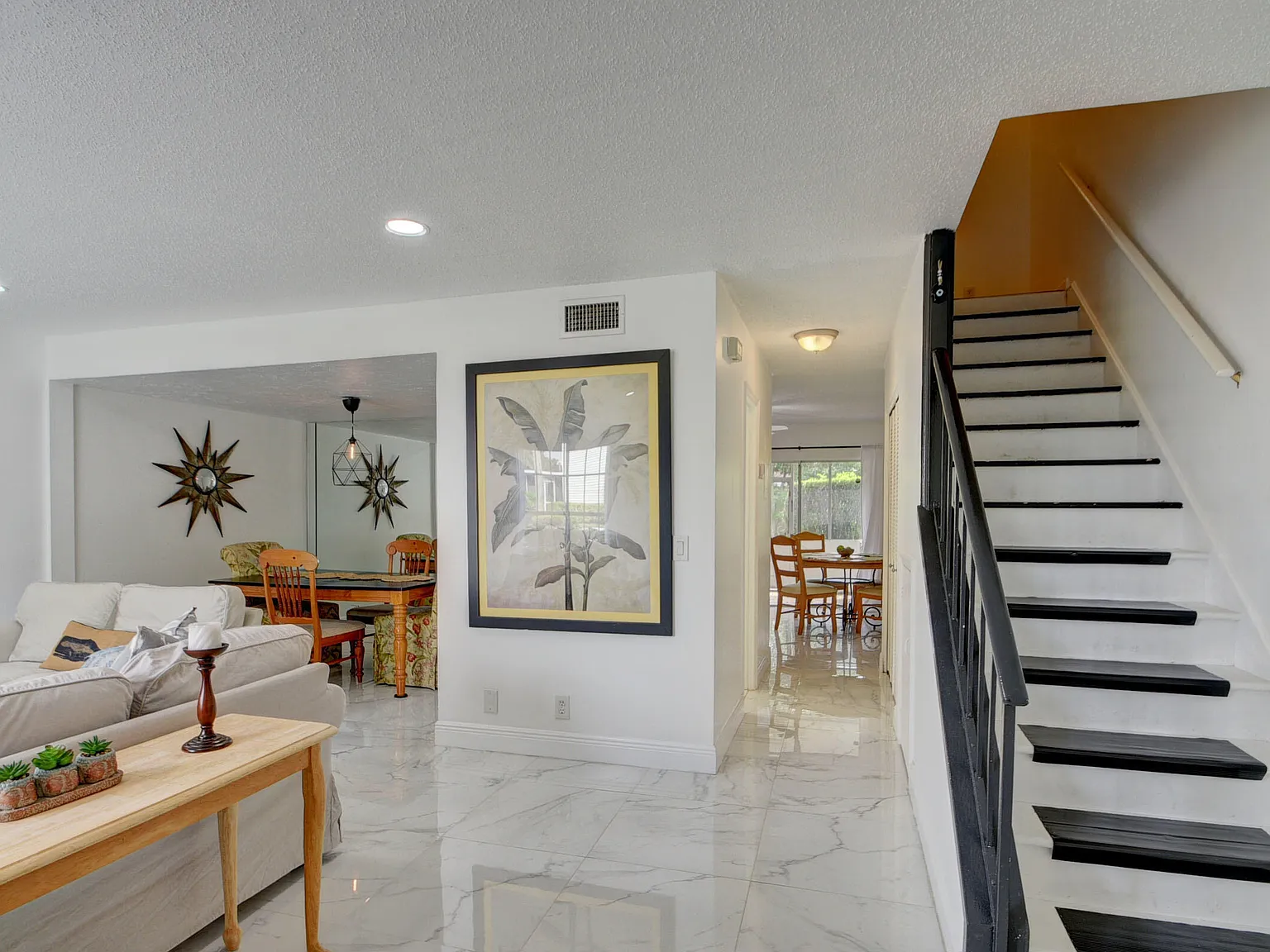 3 bed, 2.5 bath, 1320 sqft, $2,800 — Photo 3