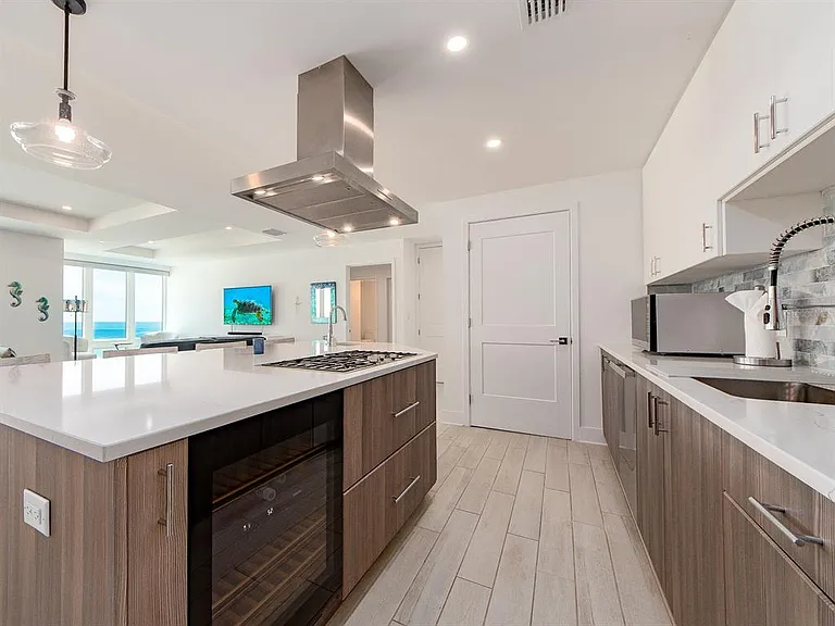 15 Avalon St #701 — Photo 17