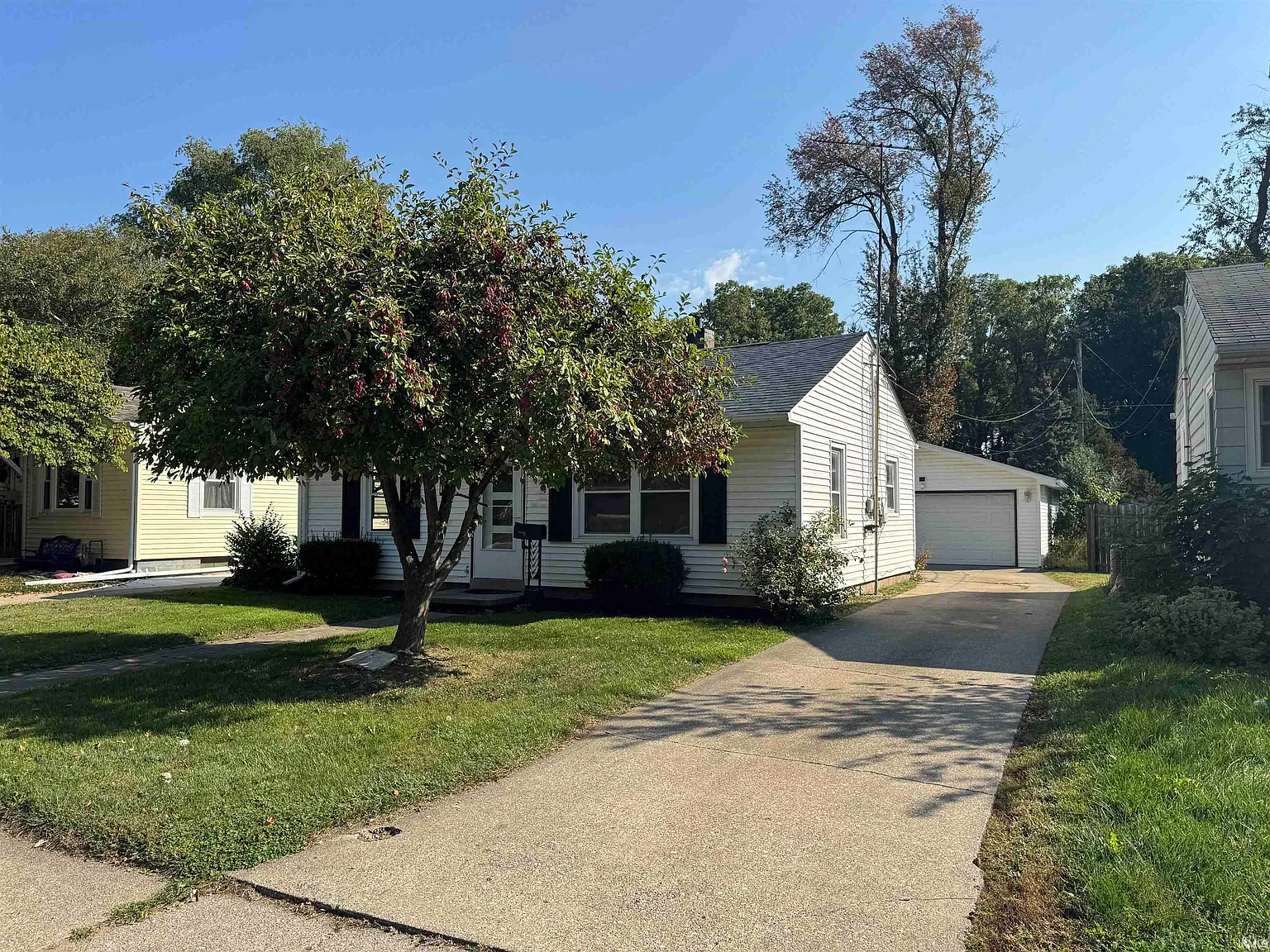 2 bed, 1.0 bath, 744 sqft, $1,390 — Photo 3