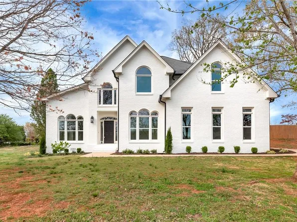 4221 Willow Oak Dr, Gainesville, GA 30506