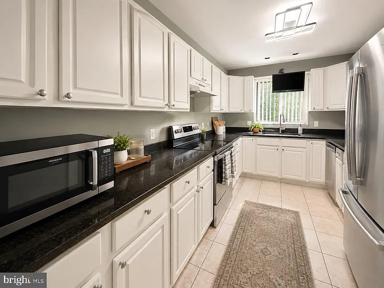 970 Lake Heritage Dr — Photo 3