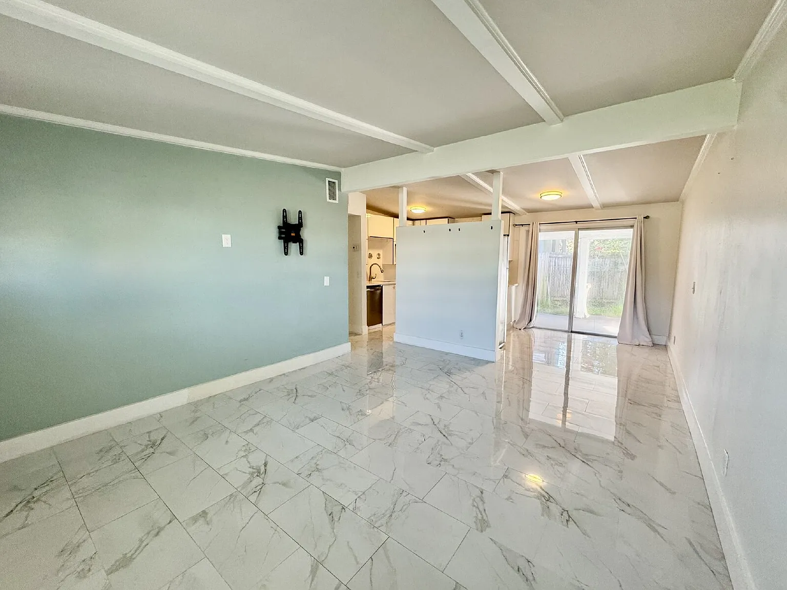 3 bed, 1.0 bath, $1,900 — Photo 4