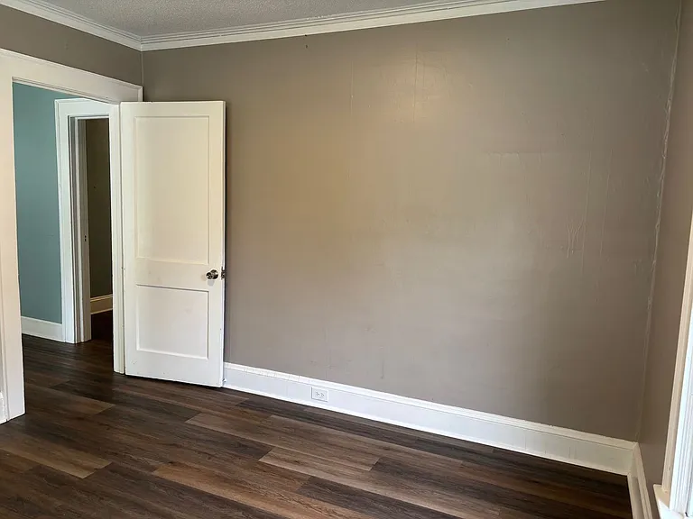 825 Dixon Ave — Photo 12
