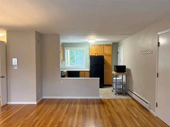 81 Lionel Ave APT C