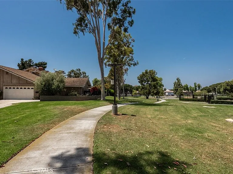 18671 Paseo Cortez — Photo 32