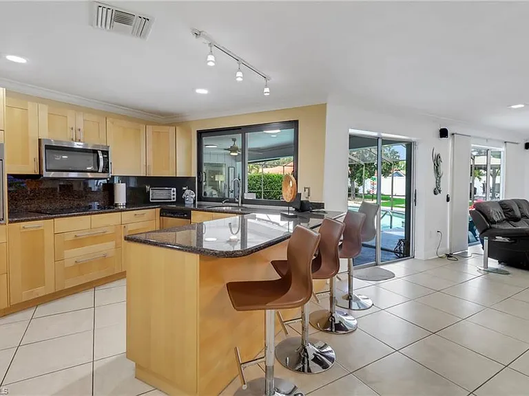 701 N Barfield Dr — Photo 11
