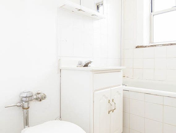 3rd image of 3257 W Wrightwood Ave #1R