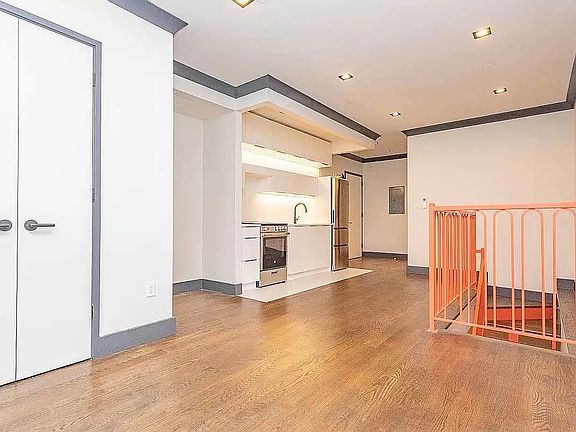 4th image of 1078 Bergen St #1J