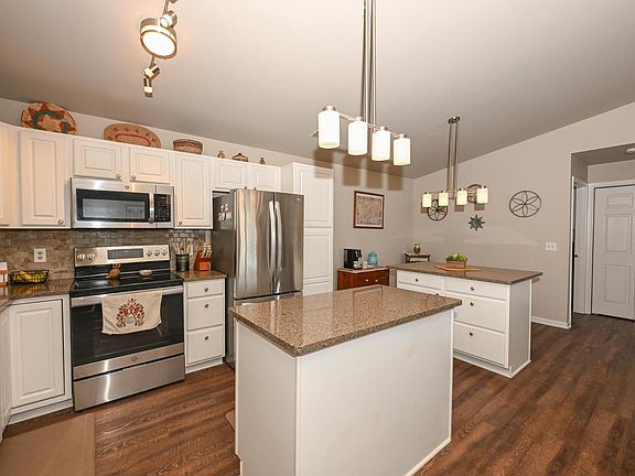 2nd image of 1111 North Sunnyslope DRIVE #201