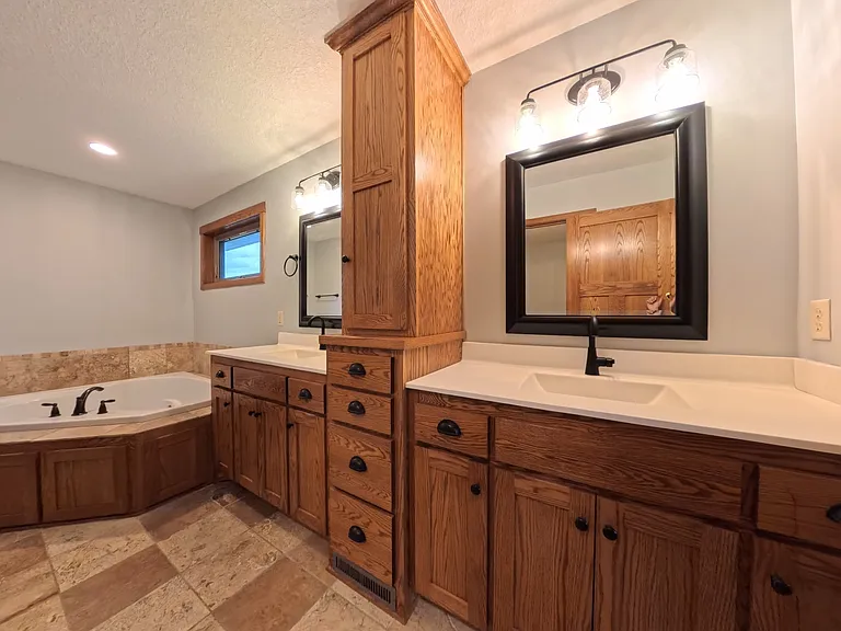 11956 Castle Rock Ct N — Photo 34