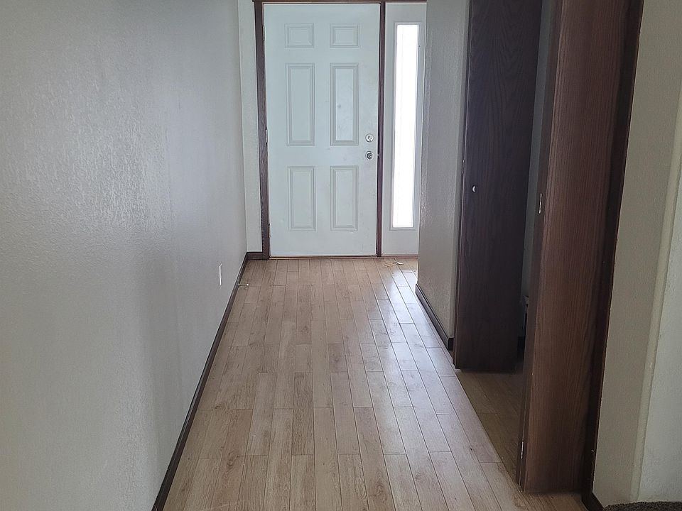 Front door entrance/hallway coat closet