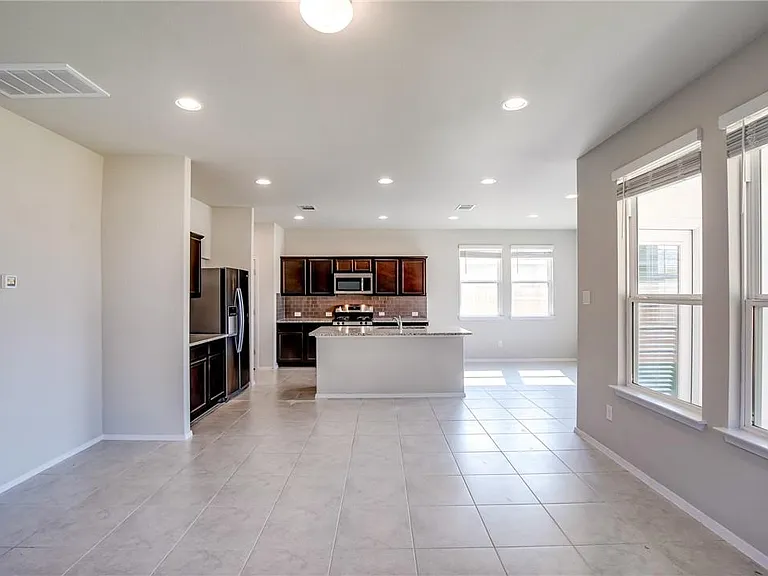 226 Trailside Ln — Photo 8
