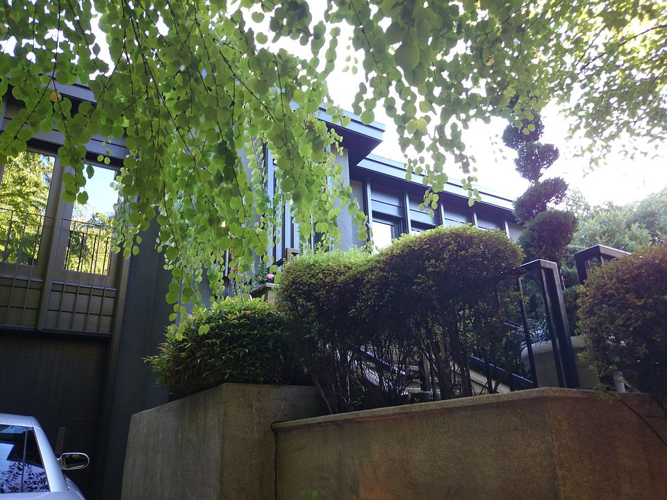 2nd image of 510 W Highland Dr